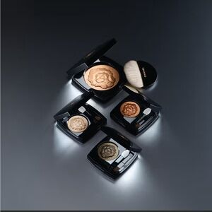 Le Libre Maximalisme de Chanel Holiday Eyeshadows and Highlighter